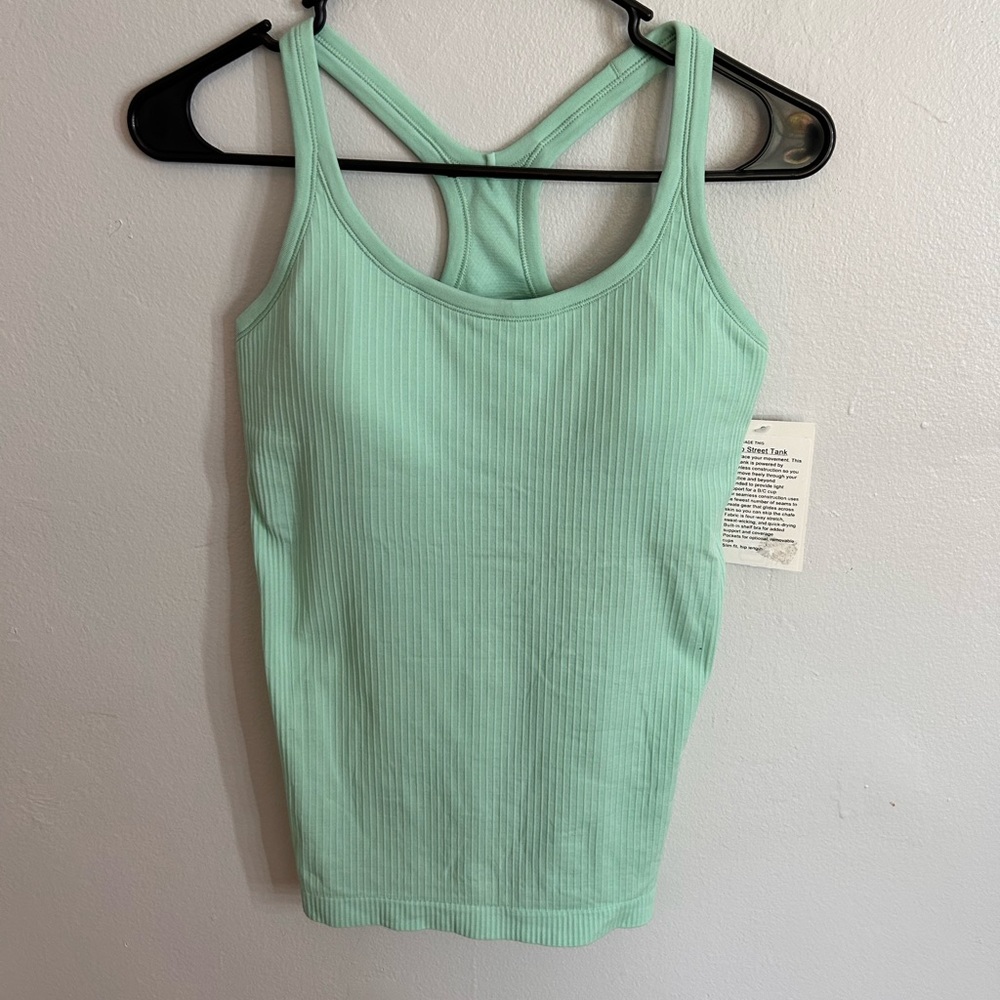 Lululemon ebb to street tank.